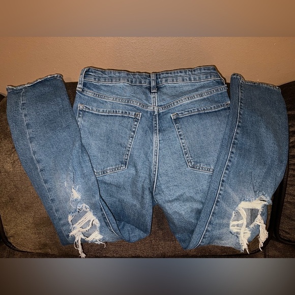 Old Navy High Rise OG Straight Secret Smooth Pocket Distressed women size 6 jean - Picture 5 of 5